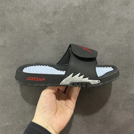 エアジョーダン スリッパ