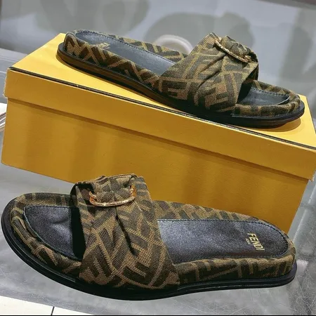 フェンディ スリッパ