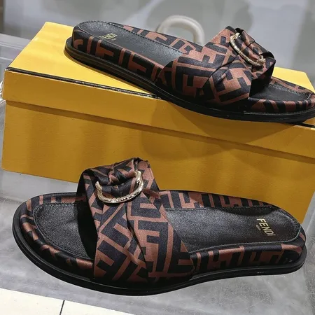 フェンディ スリッパ