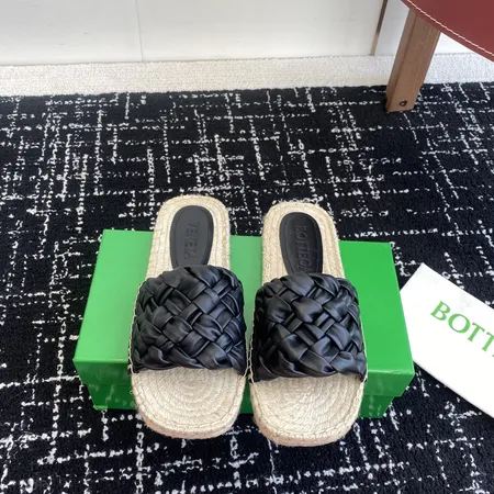 ボッテガ ヴェネタ スリッパ