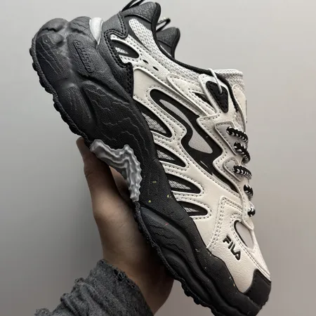 フィラ スニーカー