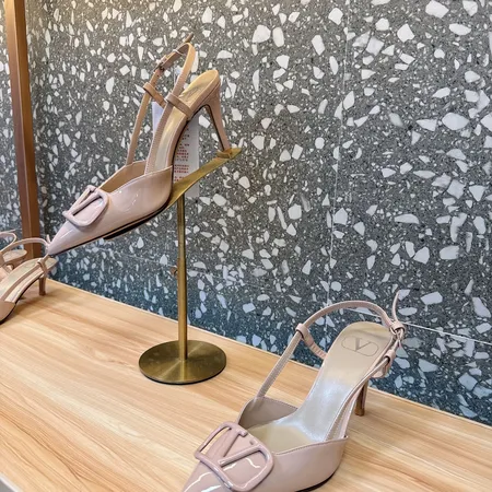 ヴァレンティノ サンダル