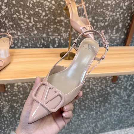 ヴァレンティノ サンダル