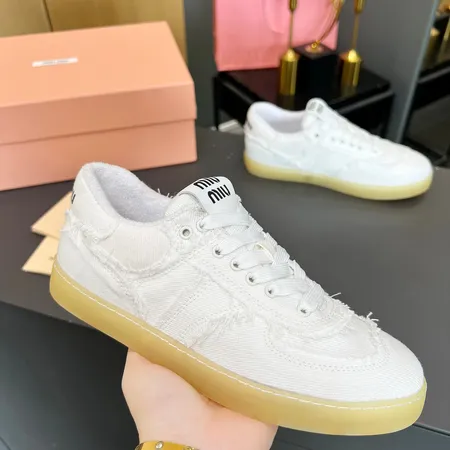 ミュウミュウ カジュアルシューズ