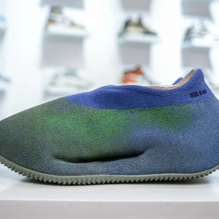 アディダス スニーカー