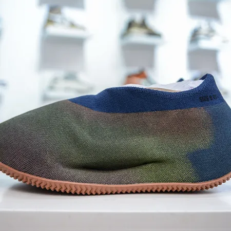 アディダス スニーカー