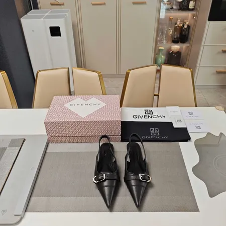 ジバンシィ サンダル