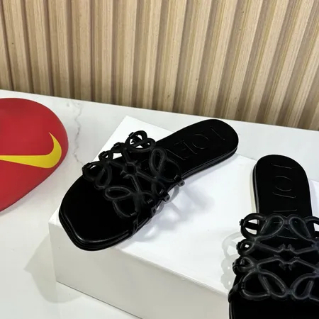 ロエベ スリッパ