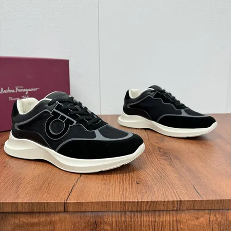 フェラガモ カジュアルシューズ