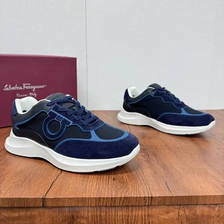 フェラガモ カジュアルシューズ