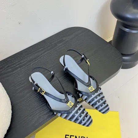 フェンディ サンダル