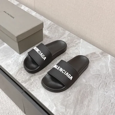 バレンシアガ スリッパ