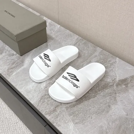 バレンシアガ スリッパ