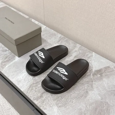 バレンシアガ スリッパ