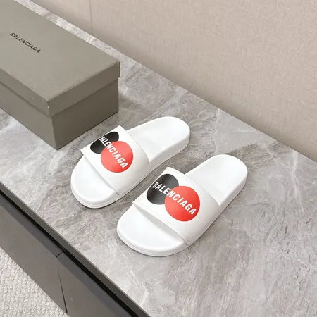 バレンシアガ スリッパ