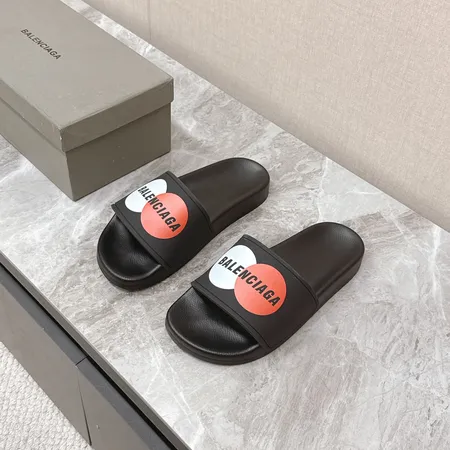 バレンシアガ スリッパ