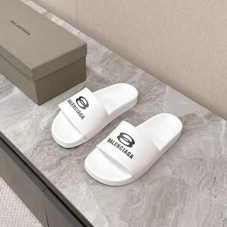 バレンシアガ スリッパ