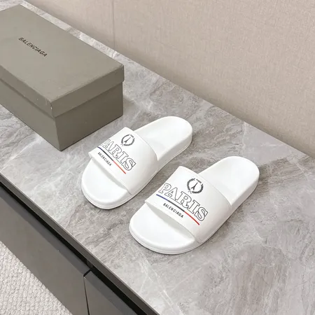 バレンシアガ スリッパ