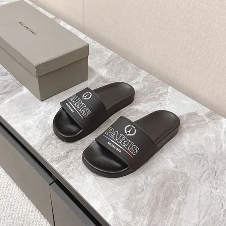 バレンシアガ スリッパ