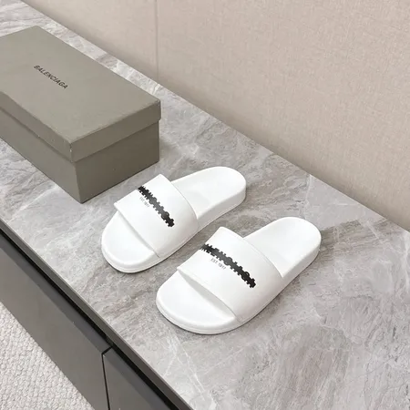 バレンシアガ スリッパ