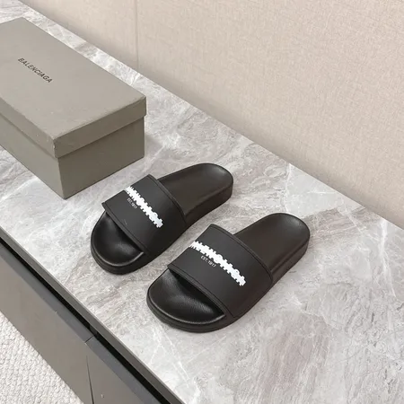 バレンシアガ スリッパ