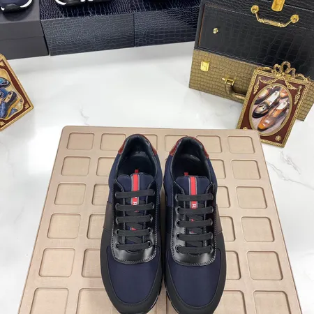 プラダ スニーカー