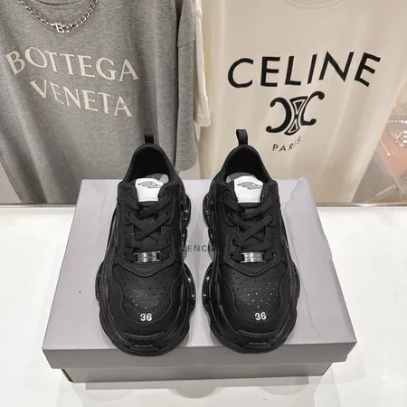 バレンシアガ スニーカー