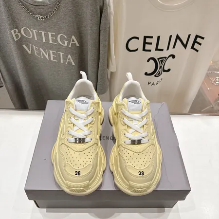 バレンシアガ スニーカー