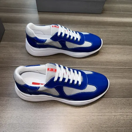 プラダ スニーカー