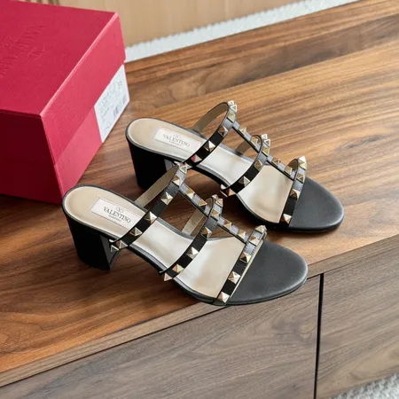ヴァレンティノ サンダル