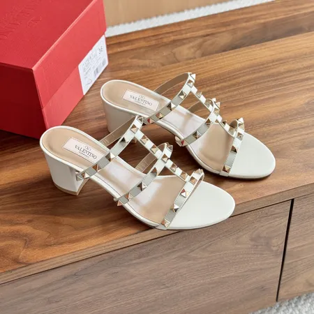 ヴァレンティノ サンダル