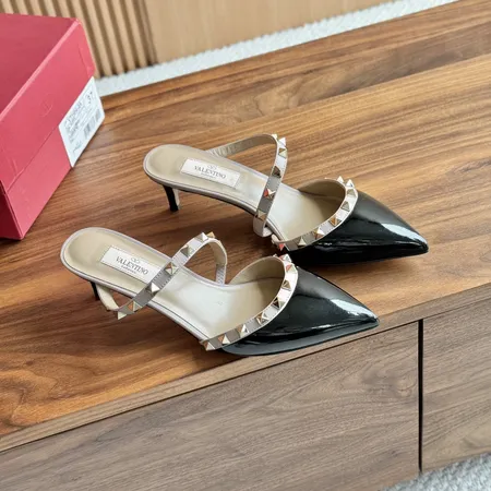 ヴァレンティノ サンダル