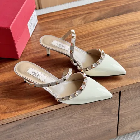 ヴァレンティノ サンダル