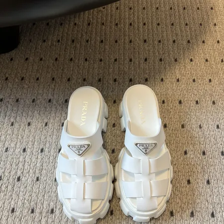 プラダ スリッパ