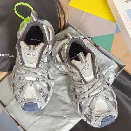 バレンシアガ スニーカー