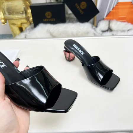 ヴェルサーチ スリッパ