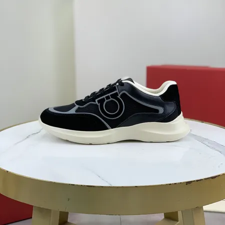 フェラガモ カジュアルシューズ