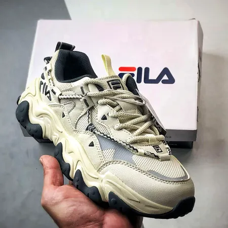 フィラ スニーカー