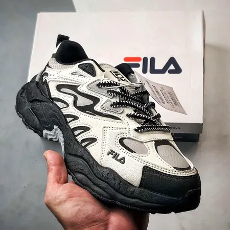 フィラ スニーカー