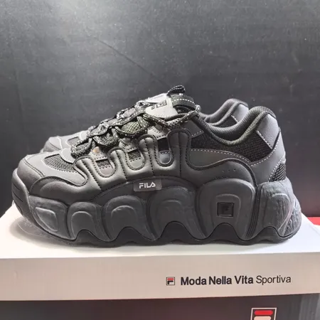 フィラ スニーカー