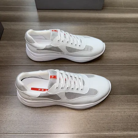 プラダ スニーカー