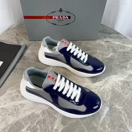 プラダ スニーカー