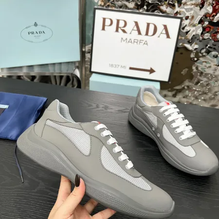 プラダ スニーカー