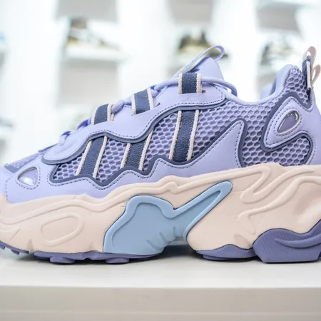 アディダス スニーカー