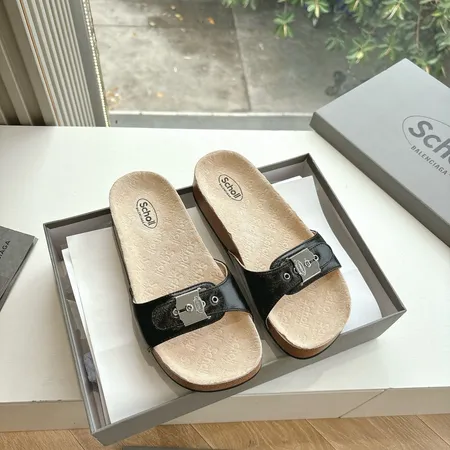 バレンシアガ スリッパ