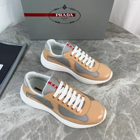 プラダ スニーカー