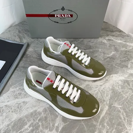 プラダ スニーカー