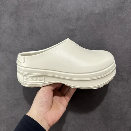 アディダス スリッパ