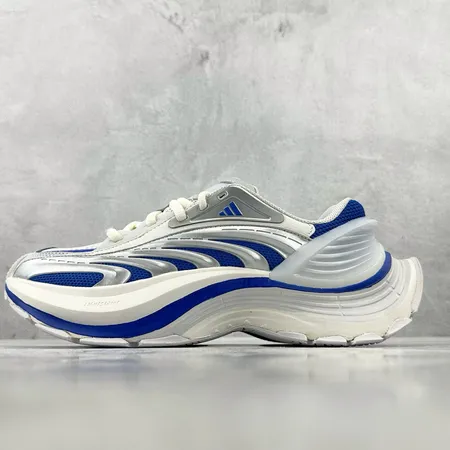 アディダス スニーカー