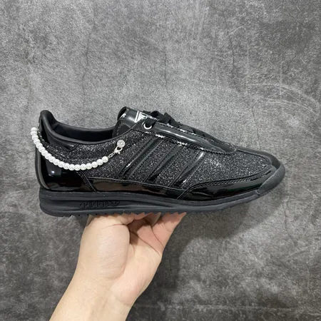 アディダス スニーカー